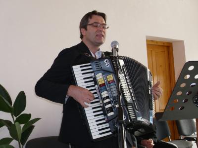 06_rodila_dinu-cantare.jpg